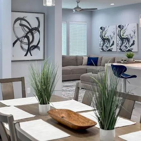 3-Story Downtown Houston Getaway Villa